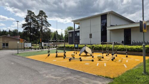 Ruutanan monitoimitalon leikkipaikka