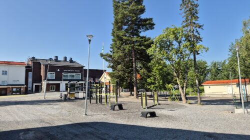 Kirkonkylän koulu ja Hyrsingin koulutalo (0-6)